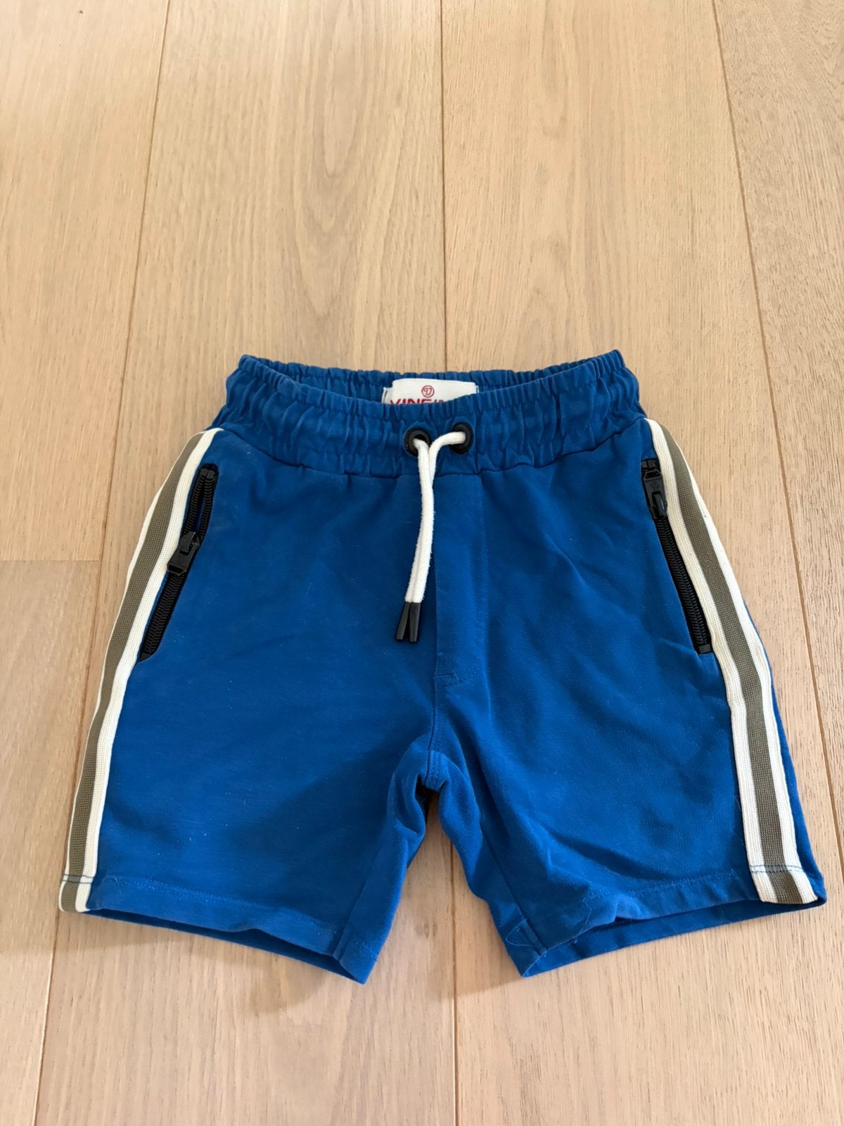 Short Vingino maat 116, Ophalen of Verzenden, Zo goed als nieuw, Jongen, Broek