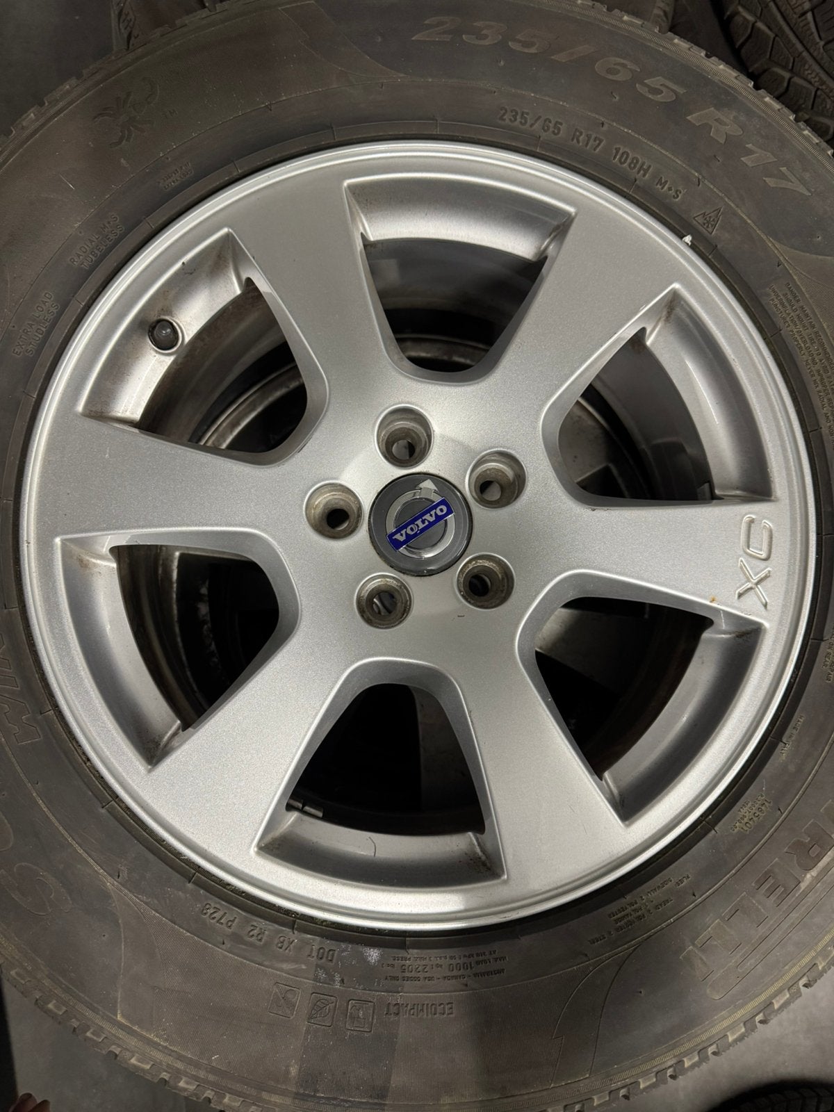 Volvo XC60 17” origineel + Pirelli winter 235/65 R17, Ophalen, 17 inch, Winterbanden, Band(en)