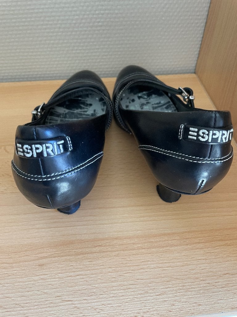 zwarte schoenen van Esprit - maat 39, Kleding | Dames, Schoenen, Schoenen met lage hakken, Zwart, Ophalen of Verzenden, Gedragen