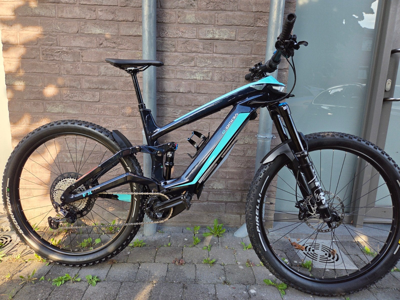 Bianchi E-Omnia fx 2023 , 493km, Fietsen en Brommers, Zo goed als nieuw, Schijfrem, 53 tot 57 cm, Ophalen