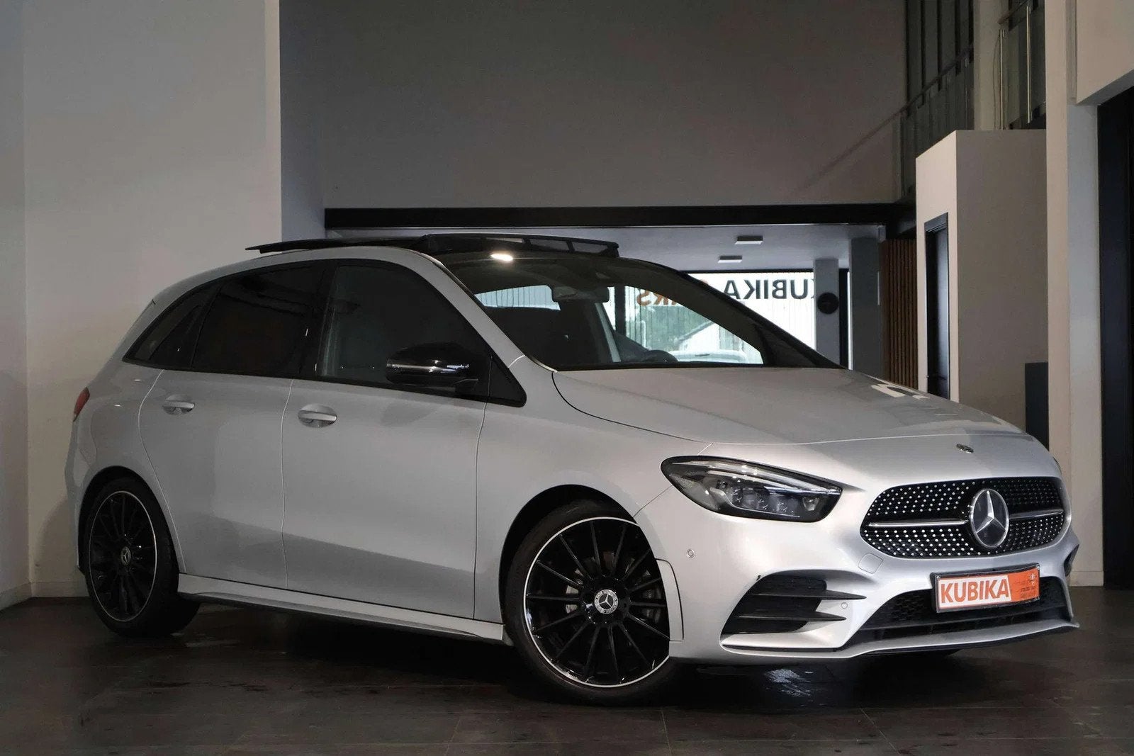 Mercedes-Benz B-CLASS 180 B 180 AMG-Line Pano CruiseC CarPla, 100 kW, Achat, Euro 6, 5 places