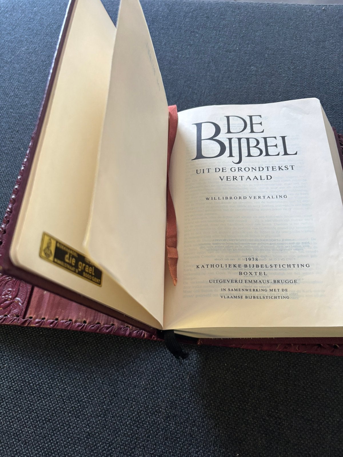 De Bijbel met bijhorende beschermende kaft, 1978, Ophalen, Zo goed als nieuw