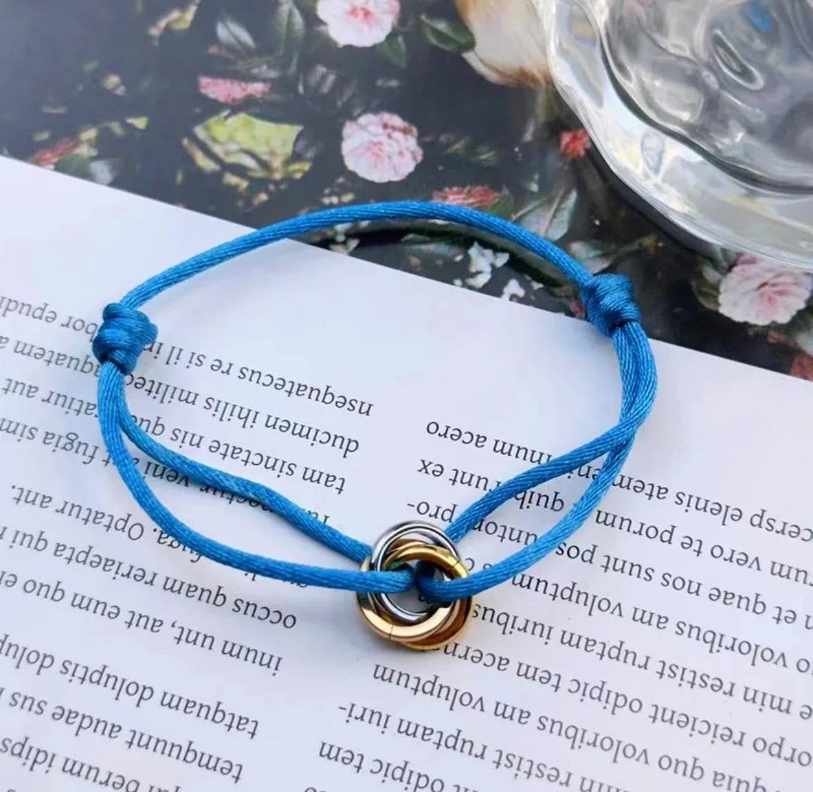 Bracelet Trinity blue, Bijoux, Sacs & Beauté, Bracelets, Enlèvement ou Envoi, Acier
