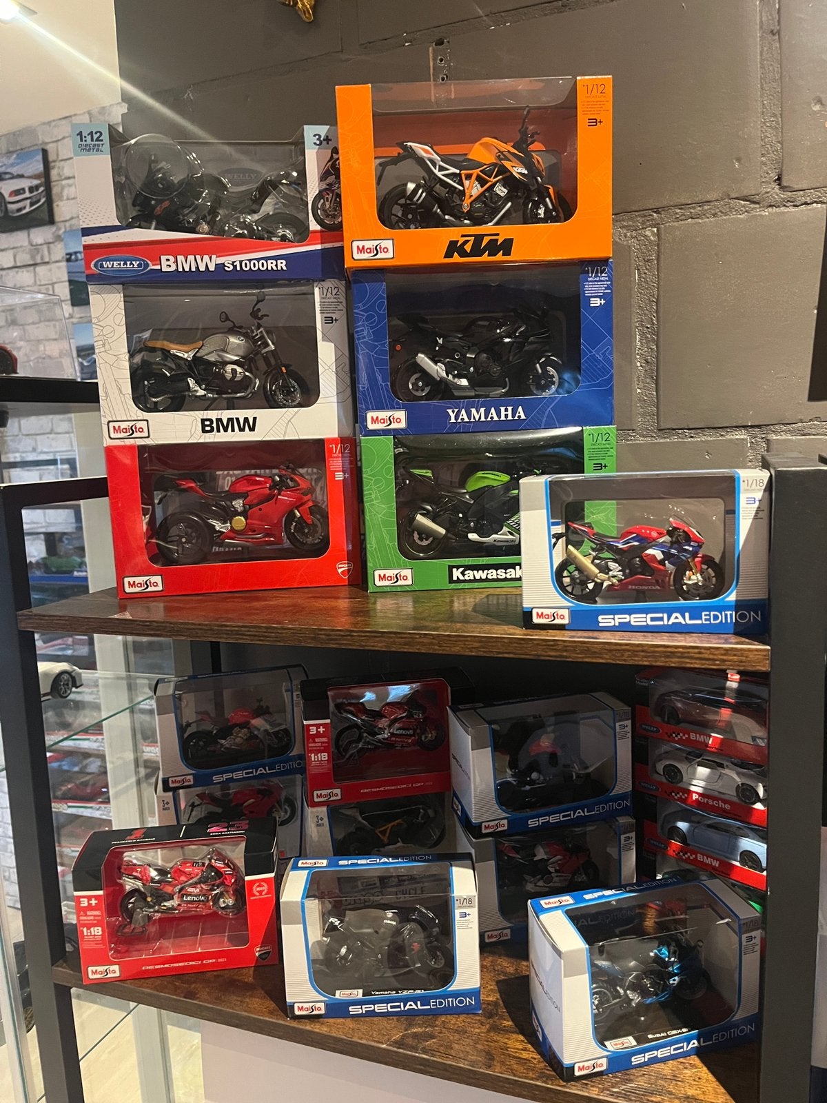 Groot lot nieuwe 1/18 en 1/12 motoren, Hobby en Vrije tijd, Modelbouw | Auto's en Voertuigen, Zo goed als nieuw, Ophalen