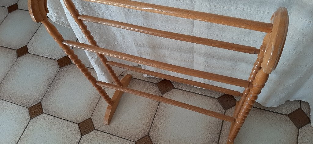 Porte serviette vintage en bois verni, Enlèvement, Utilisé, Vintage, Bois
