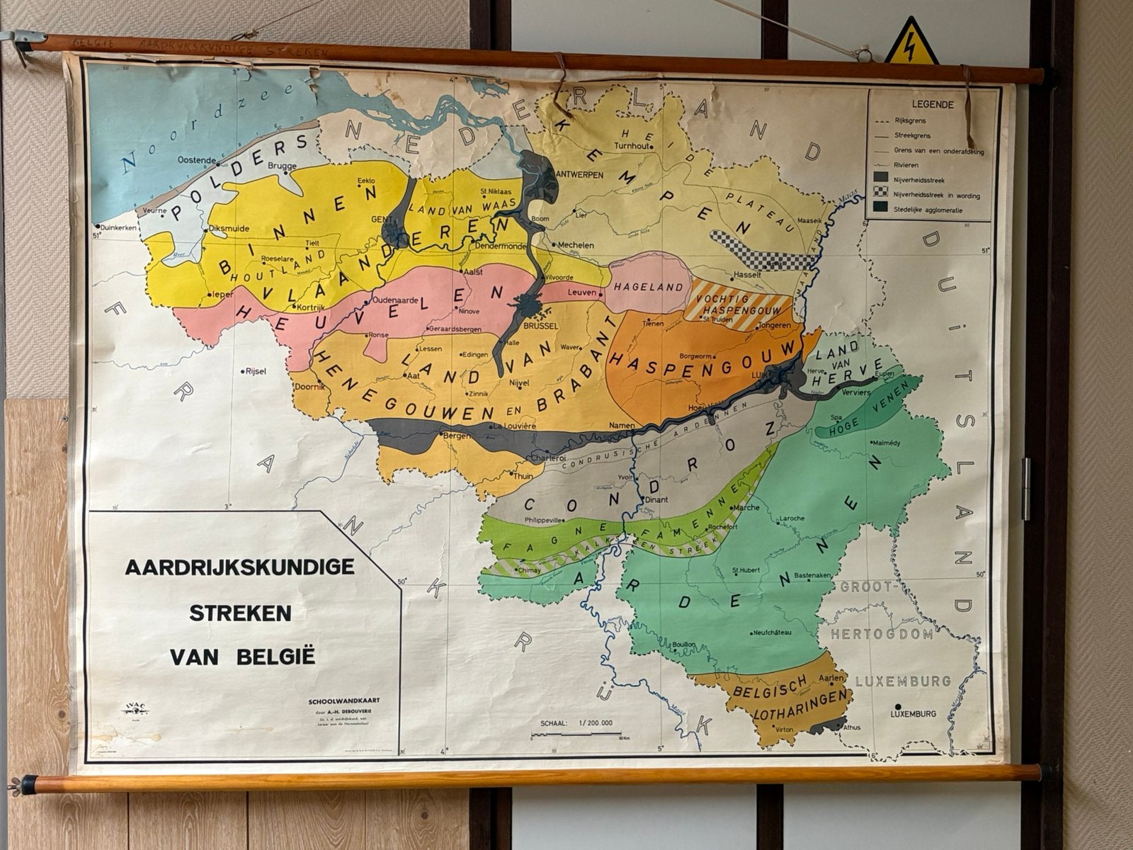 Schoolwandkaart Aardrijkskundige streken van België, Antiek en Kunst, Antiek | Schoolplaten, Ophalen, Aardrijkskunde