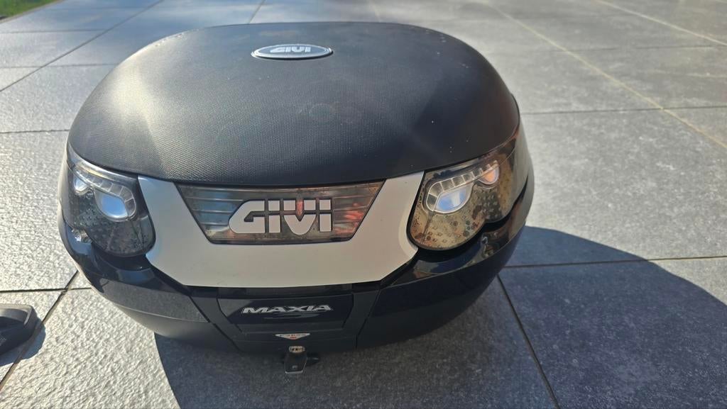 Givi maxia topkoffer, Ophalen
