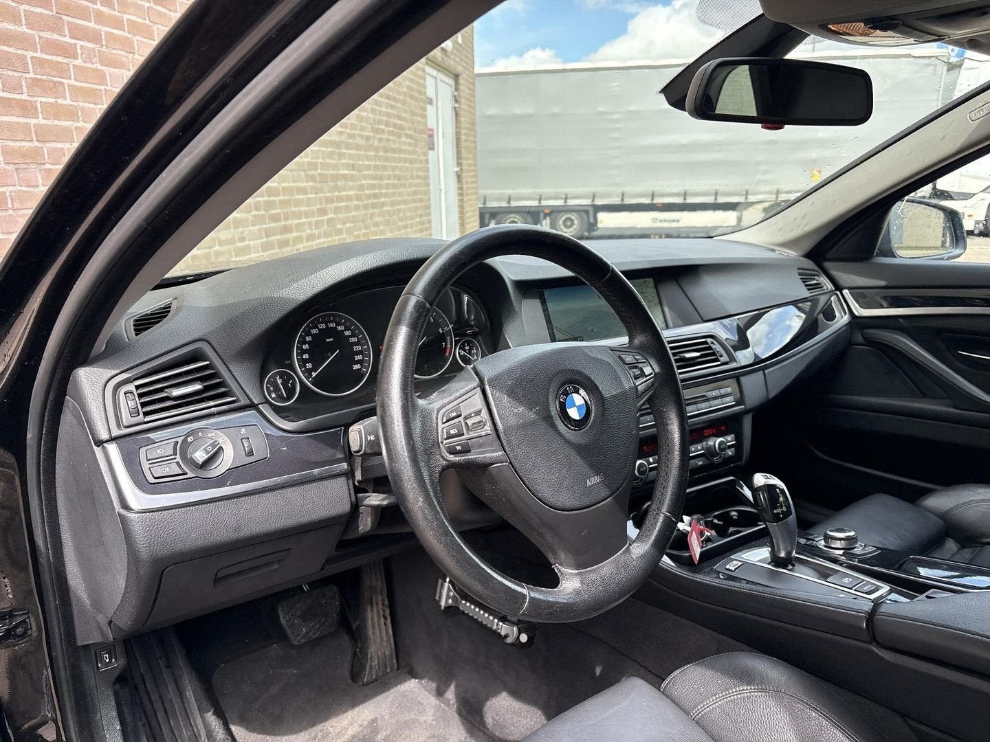 BMW 528 5-serie Touring 528i High Executive Automaat | Leder, Auto's, BMW, Automaat, Zwart, Zwart, Bedrijf