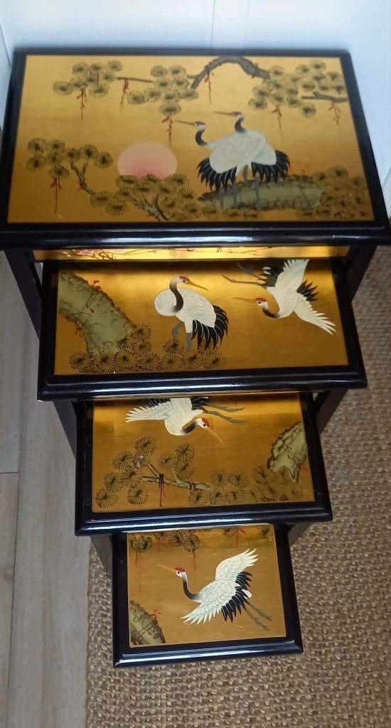 ANCIENNES TABLES GIGOGNES DECOR "GRUES JAPONAISES", Antiquités & Art, Enlèvement ou Envoi