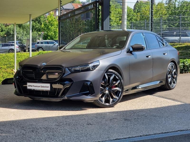 BMW i5 M60 Berline, Autos, BMW, i5, Phares directionnels, Air conditionné, Alarme, Air conditionné automatique, Hayon arrière électrique