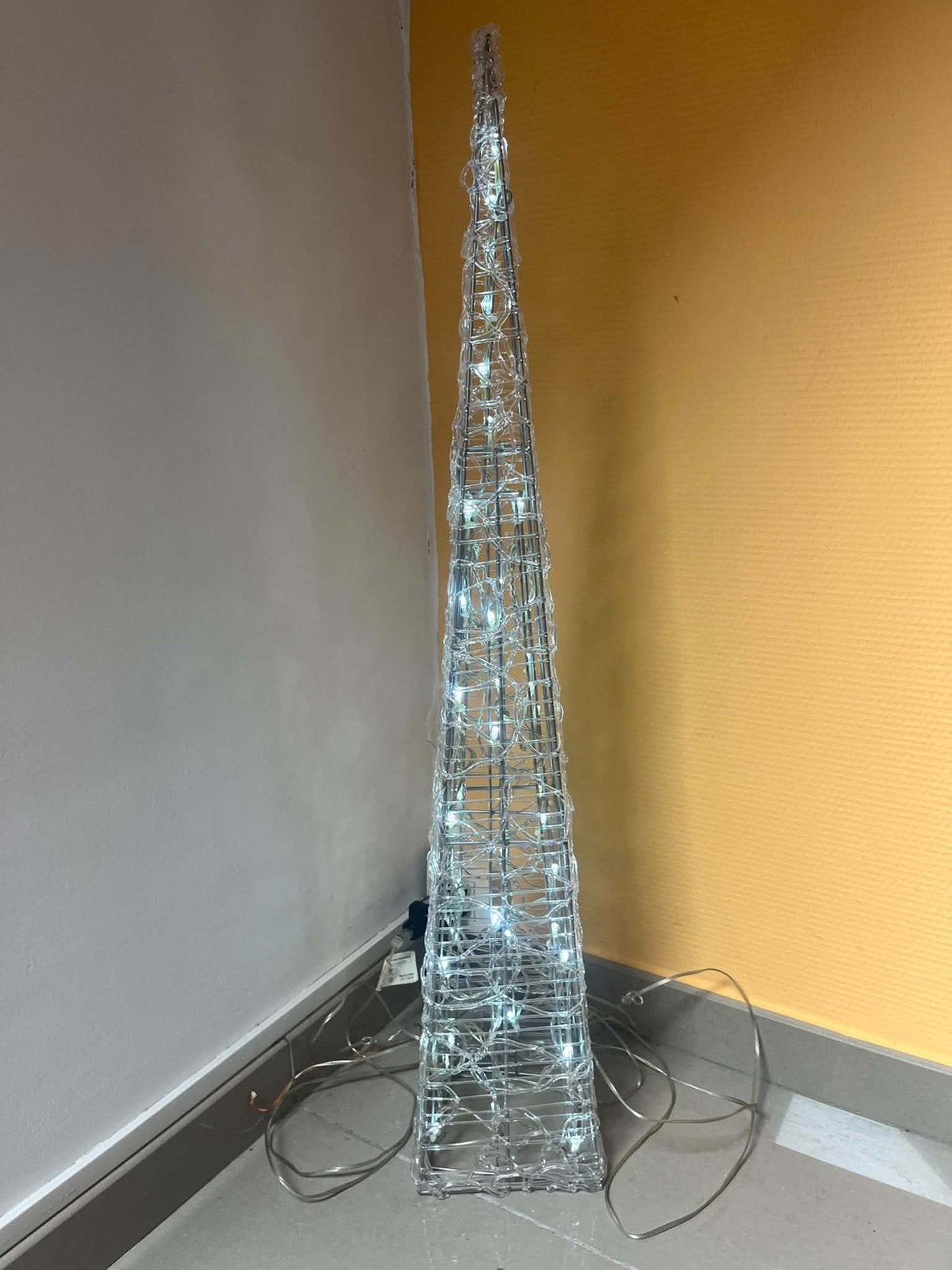 Verlichte kerstpiramide van 90 cm hoog, Ophalen, Zo goed als nieuw