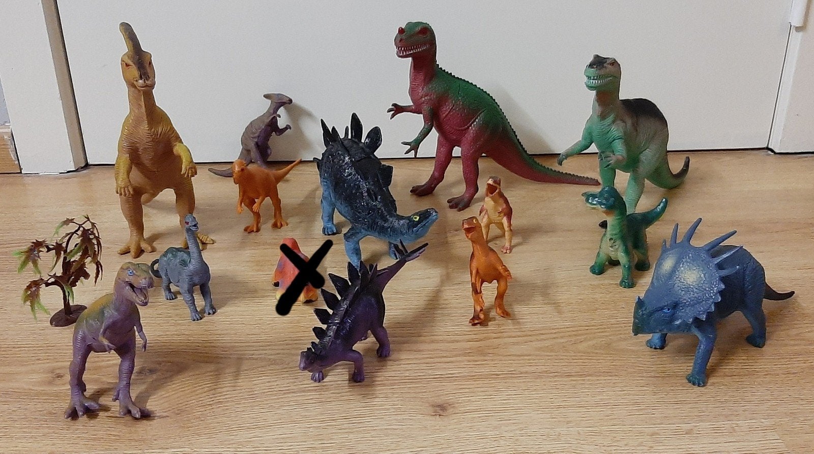 13 dino's/dinosauriërs + boompje, Ophalen of Verzenden, Zo goed als nieuw