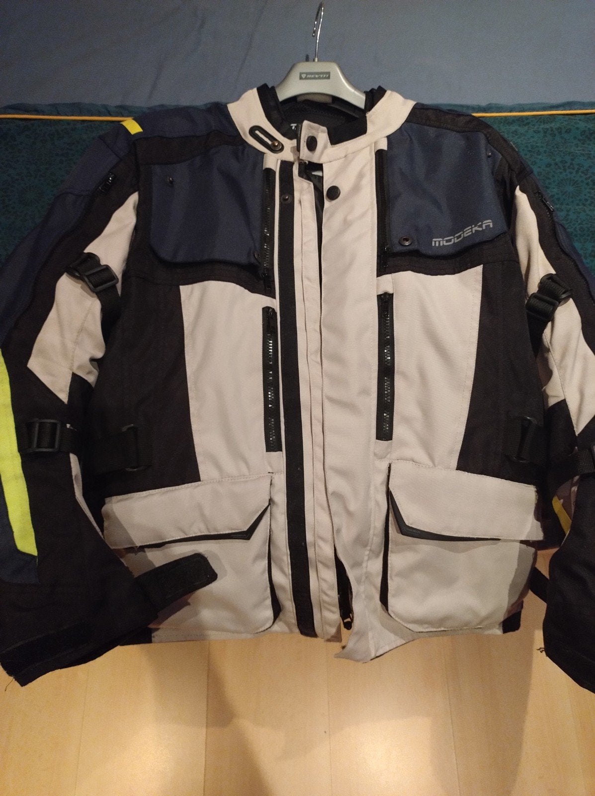 Modeka, Motoren, Ophalen
