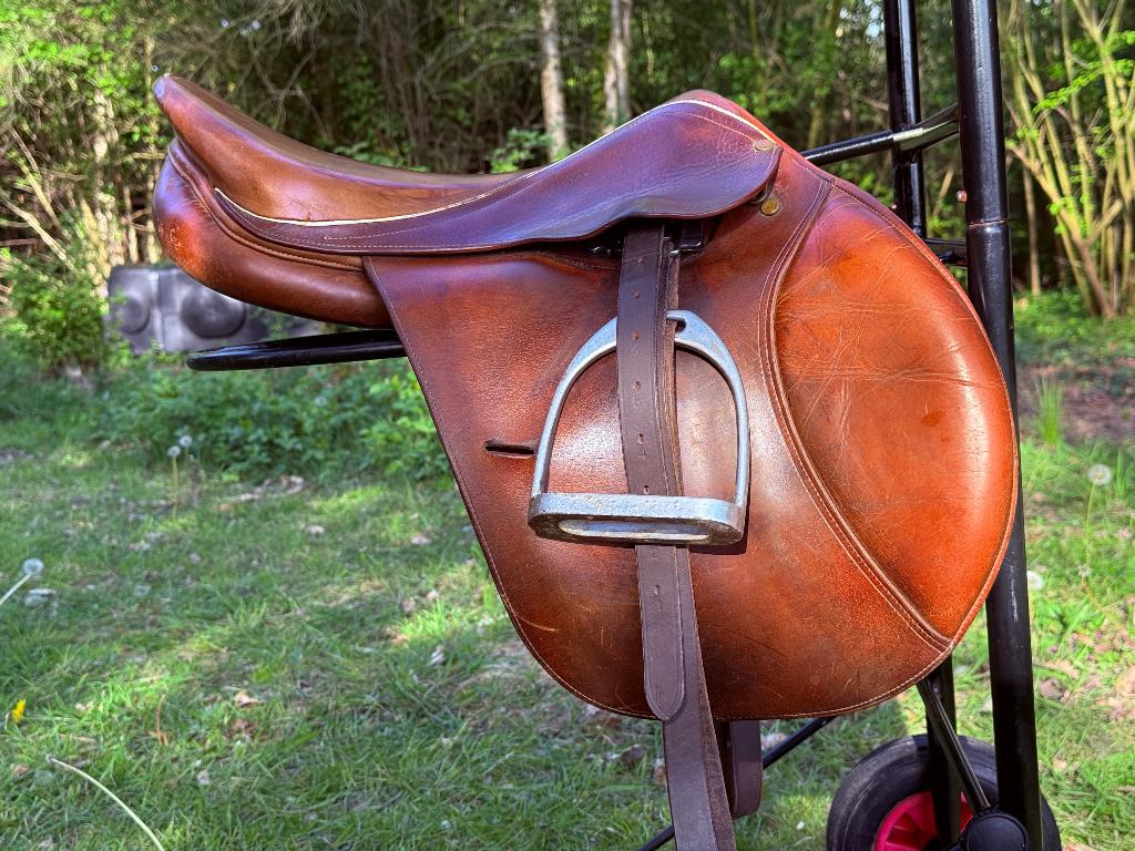 Selle Aigremont mixte 17,5 pouces, Enlèvement, Utilisé, Autres espèces