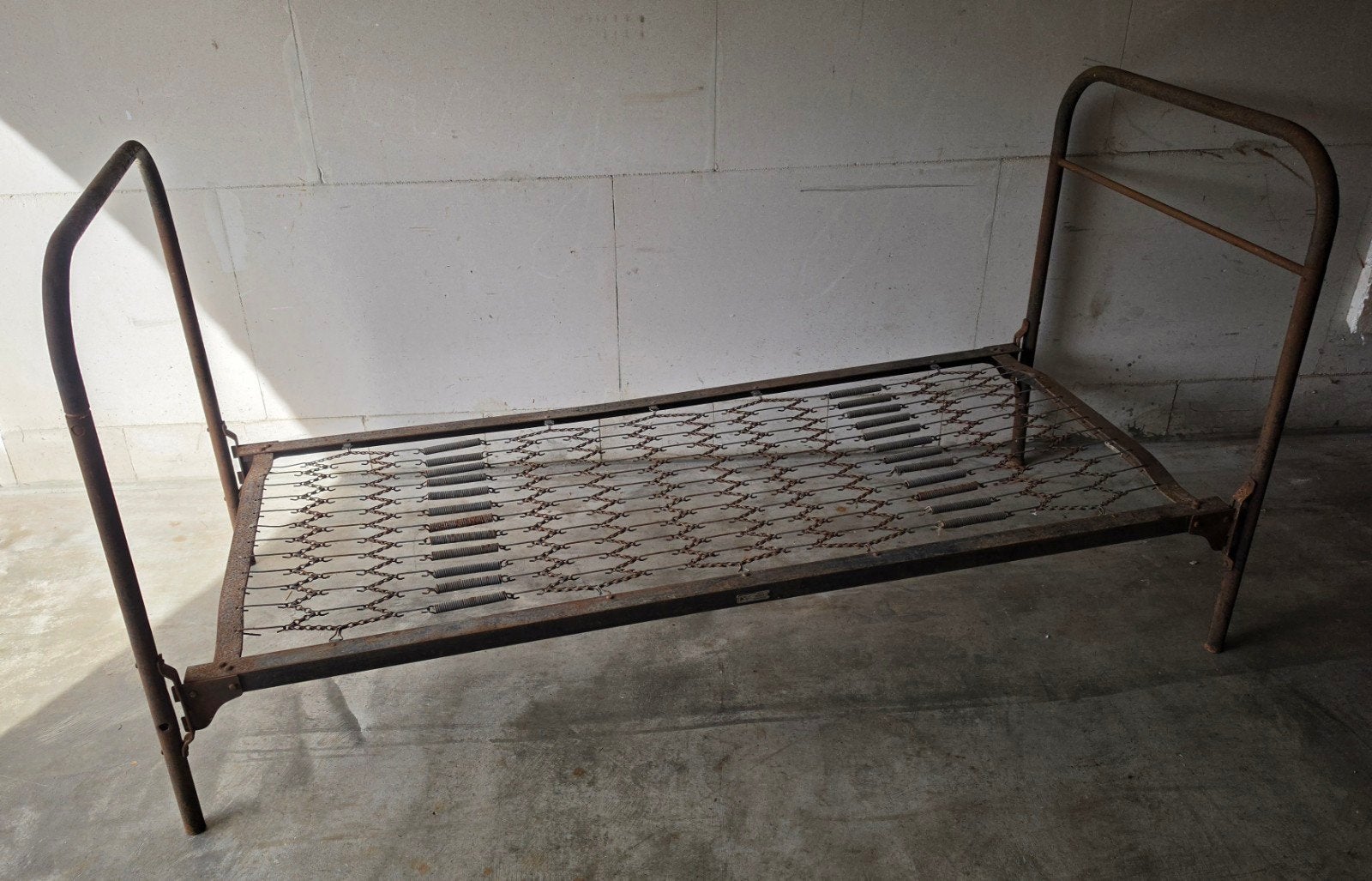 Duits bed 1940., Enlèvement ou Envoi