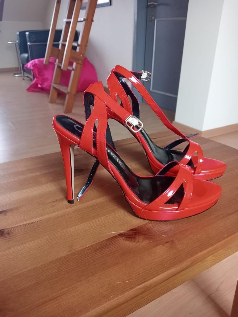 Castamere sandalen met hoge hak, rood gelakt — 43, Kleding | Dames, Autre, Nieuw, Ophalen of Verzenden, Schoenen met hoge hakken
