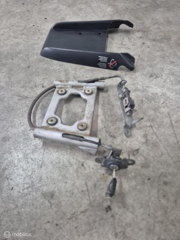 Subframe achterkapje slot kapje afdekplaatje Monster 600 900, Enlèvement ou Envoi, Factorystore.service@ducati.com, Via Antonio Cavalieri Ducati, 74/5, 74/6, 40132 Bologna BO