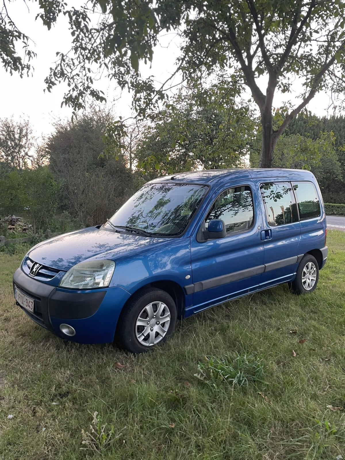 Peugeot partner, 1.4benzine,airco,5pl,controle, Voorwielaandrijving, Monovolume, Zwart, 4 cilinders