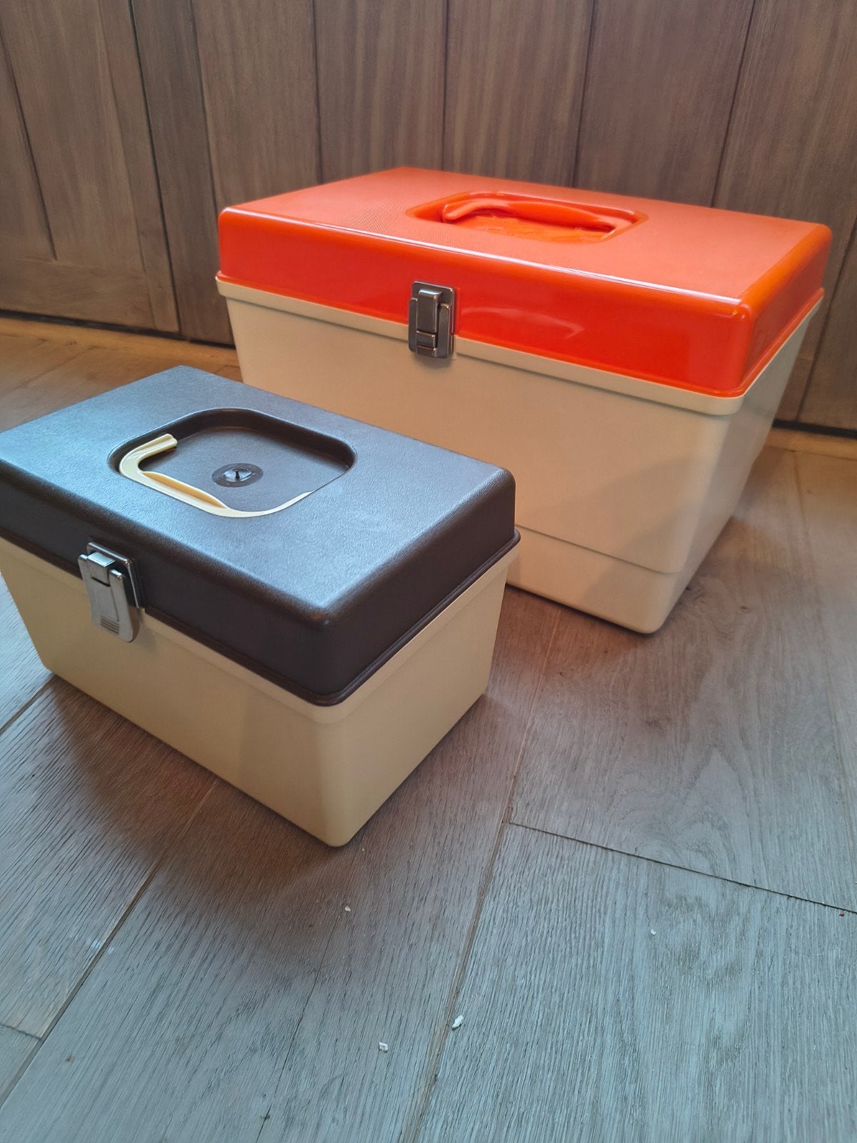 Grote oranje Curver en kleine bruine Curver naaidoos, Ophalen