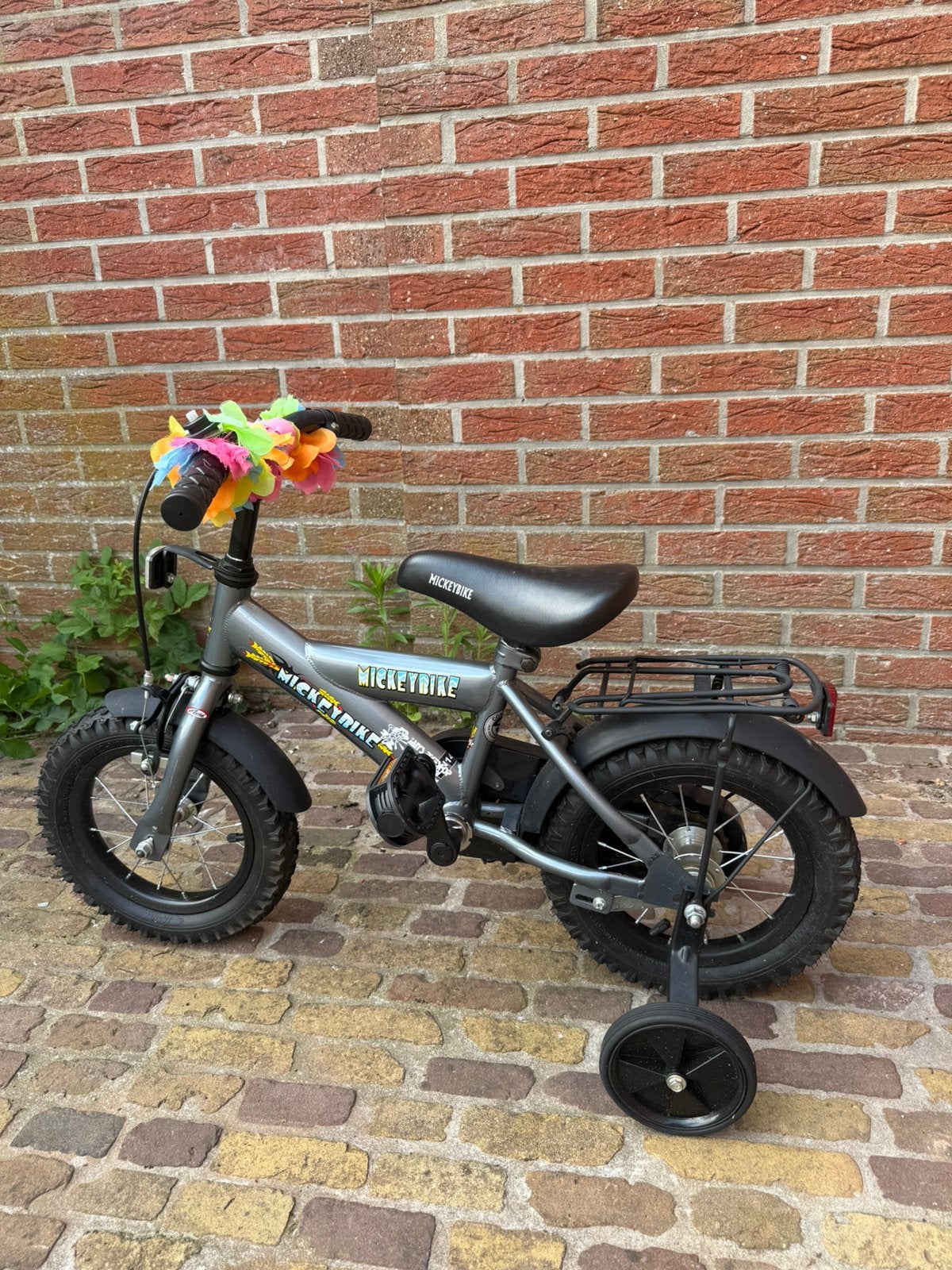 Grijze kinderfiets met zijwieltjes, Fietsen en Brommers, Ophalen, Zo goed als nieuw, Zijwieltjes