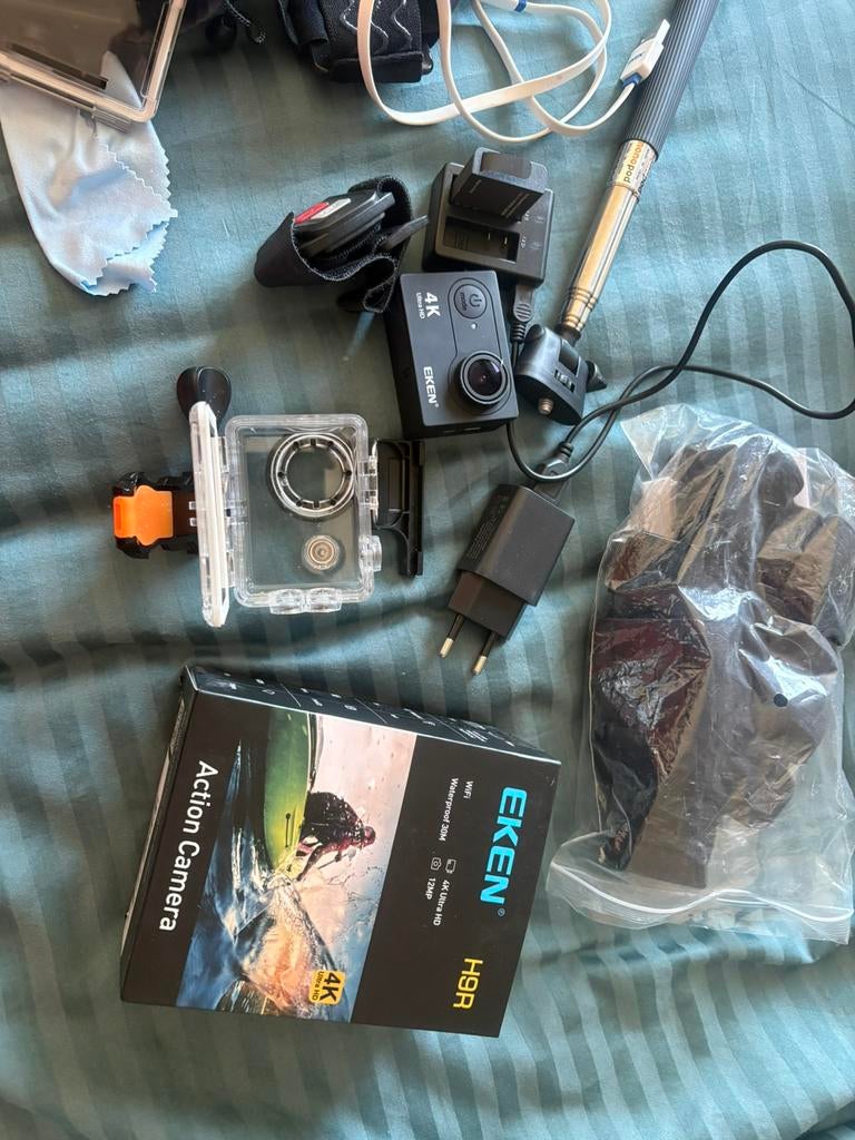Eken H9R action camera met alle hulpstukken, Enlèvement ou Envoi, Comme neuf