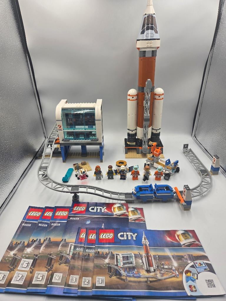 Lego City 60228 Deep Space Rocket and Launch Control, Kinderen en Baby's, City, Lego, Ophalen of Verzenden, Zo goed als nieuw