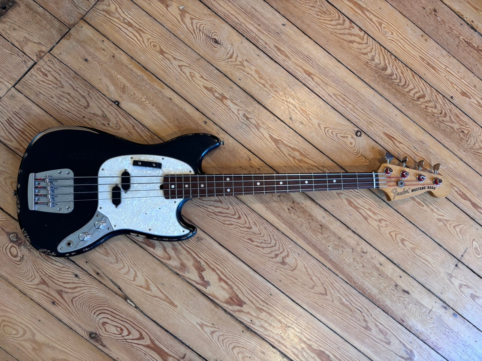 Fender Mustang JMJ basgitaar, Ophalen, Zo goed als nieuw