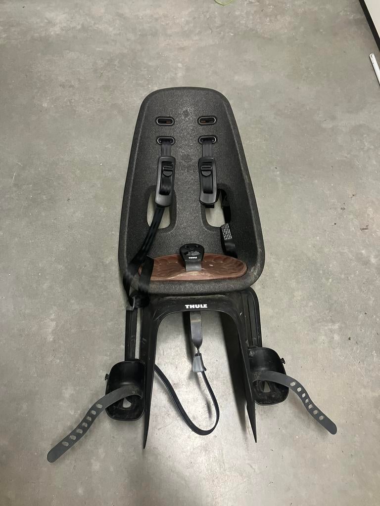 Fietstoel Thule - Yepp 2 maxi rack mount, Fietsen en Brommers, Ophalen, Zo goed als nieuw, Achterzitje, Voetsteuntjes