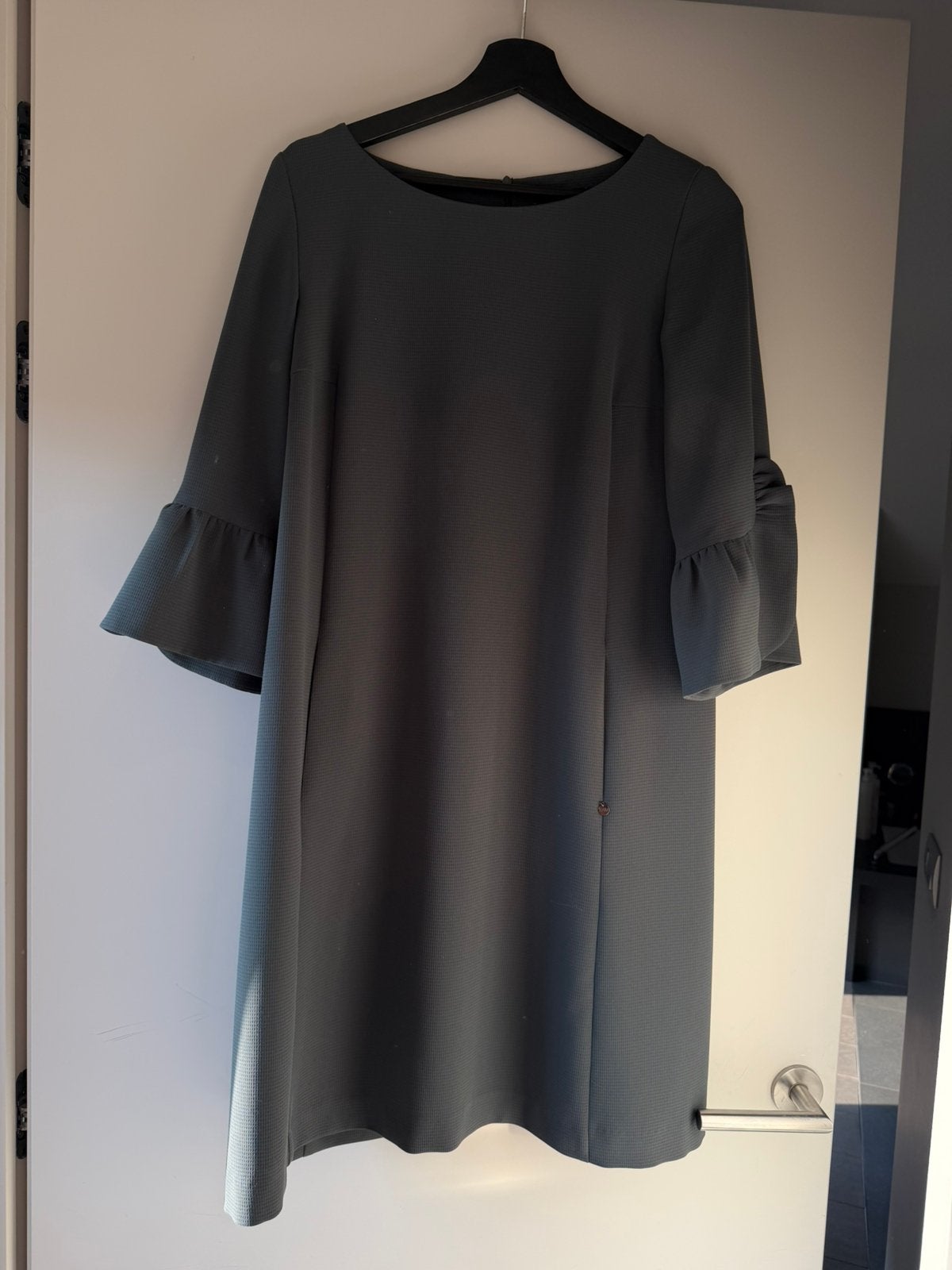 Donkergroen/kaki losvallend kleedje riverwoods - maat 38, Kleding | Dames, Zo goed als nieuw, Boven de knie, Groen, Ophalen