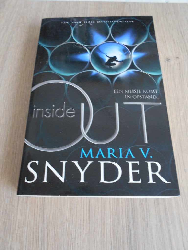 Inside out - Maria V. Snyder, Enlèvement, Neuf