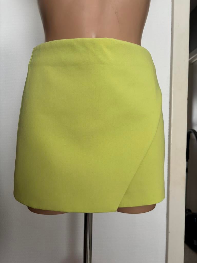 Korte rok van Zara Lees de beschrijving goed!, Kleding | Dames, Rokken, Geel, Ophalen of Verzenden, Zo goed als nieuw, Maat 34 (XS) of kleiner