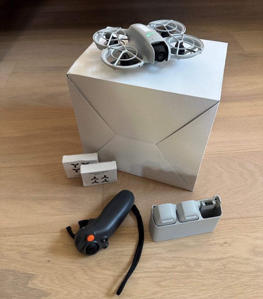 DJI Neo Fly More + RC Motion 3 - garantie de près de 2 ans, Enlèvement ou Envoi, Comme neuf