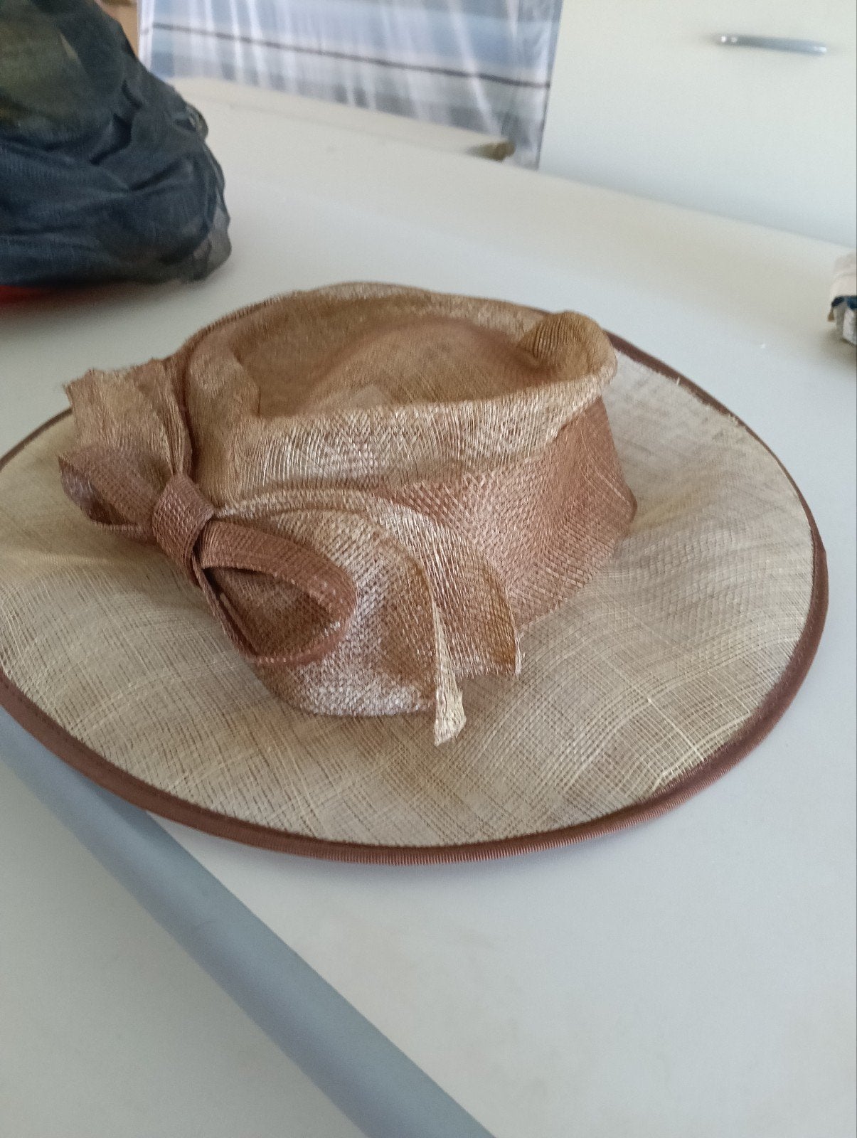 Comme un nouveau chapeau, Enlèvement, Chapeau