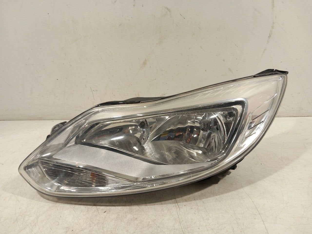 Koplamp links Ford Focus, Autos : Pièces & Accessoires, Éclairage, Onderdelen@venauto.nl, Van der Ven Autorecycling B.V., Ettenseweg 76, 4706 PB Roosendaal, The Netherlands