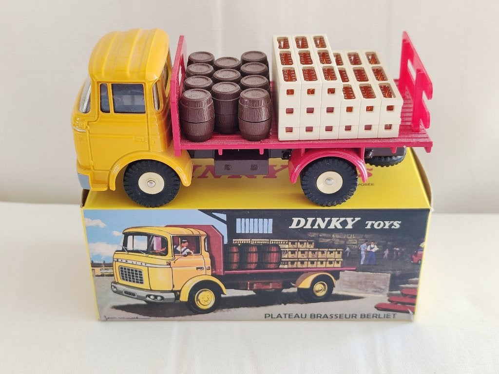 Dinky Atlas _ Berliet "Brasseur-Eaux Minérales" _ ref. 588., Enlèvement ou Envoi, Comme neuf, Bus ou Camion, Dinky Toys