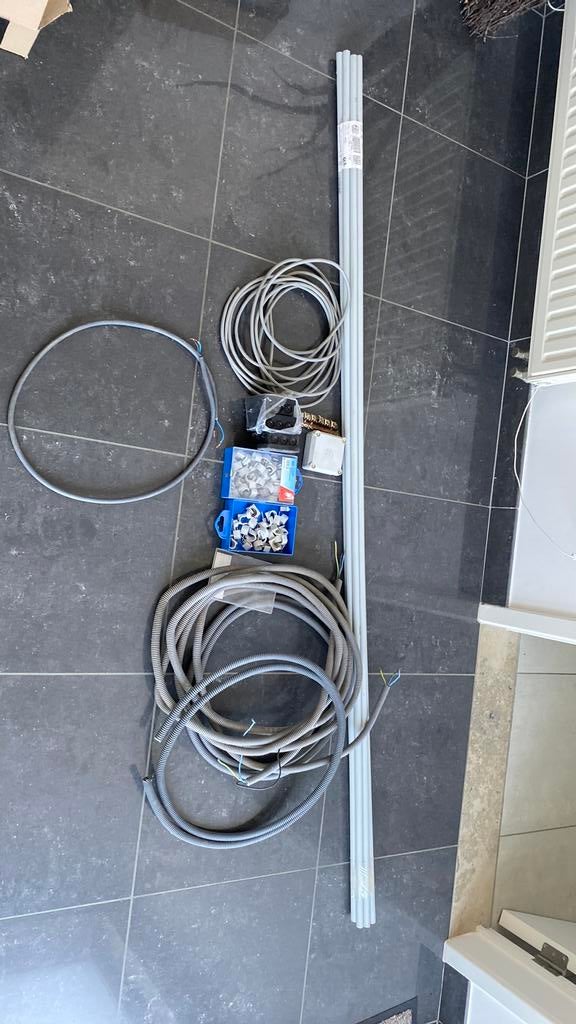 Lot électricité, Enlèvement, Comme neuf