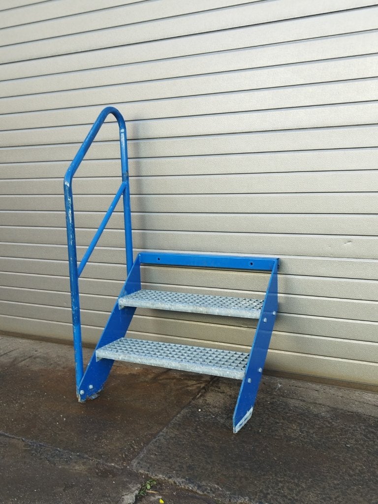 Metalen trap - opstap - 65 cm hoog x 80 cm breed