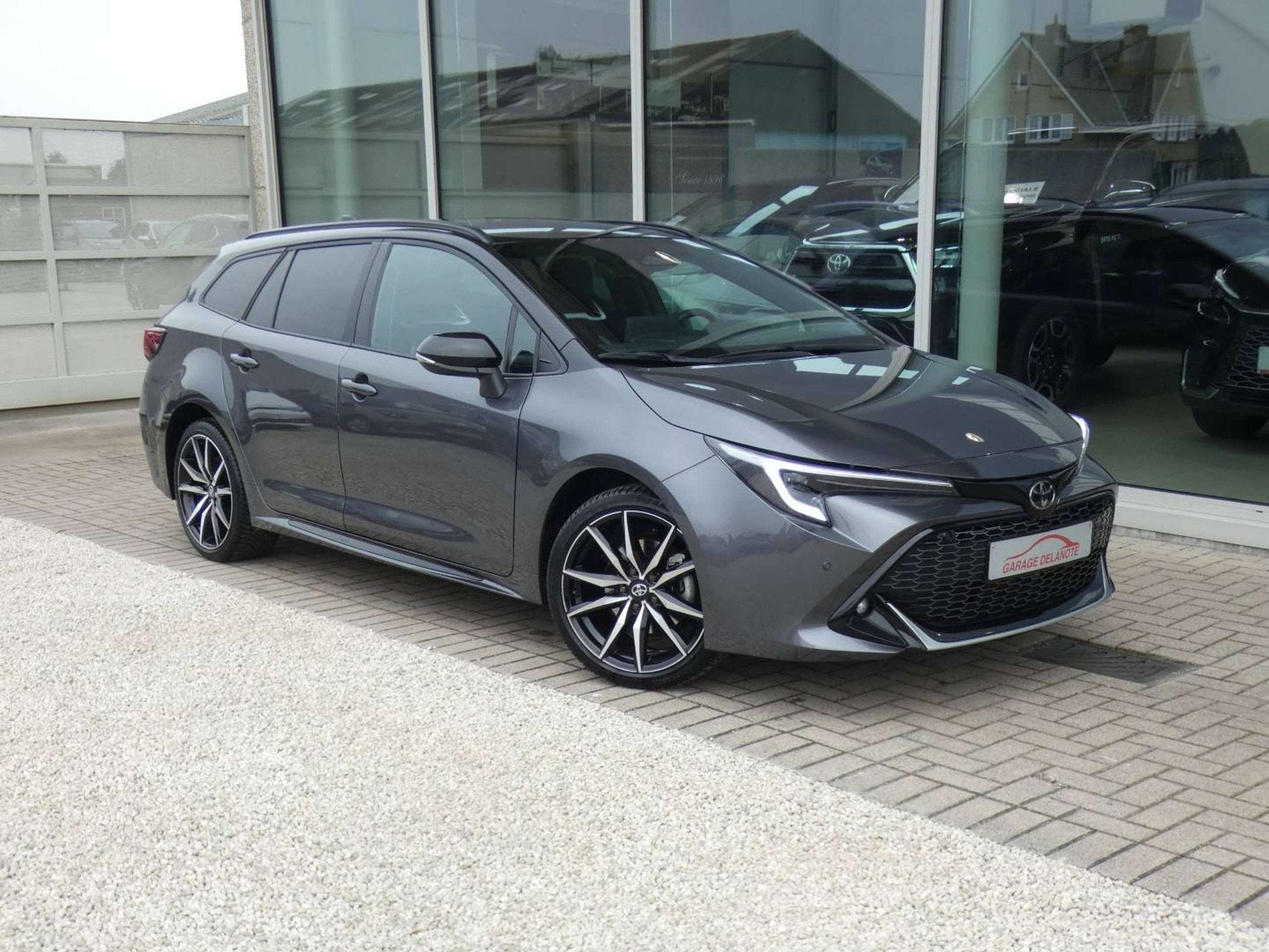 Toyota Corolla Touring 2.0 Hybrid *GR SPORT* 178pk +Sportzet, Gebruikt, Zwart, 4 cilinders, 107 g/km