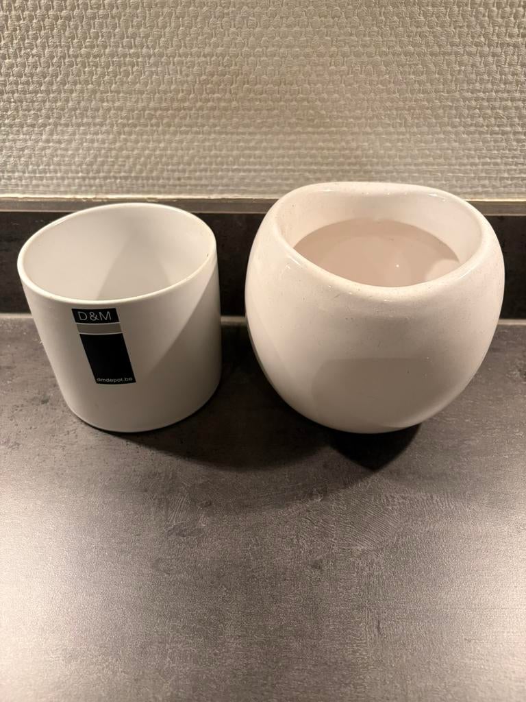 2 pots de fleurs blancs de la marque D&M., Enlèvement ou Envoi, Comme neuf, Blanc, Moins de 50 cm