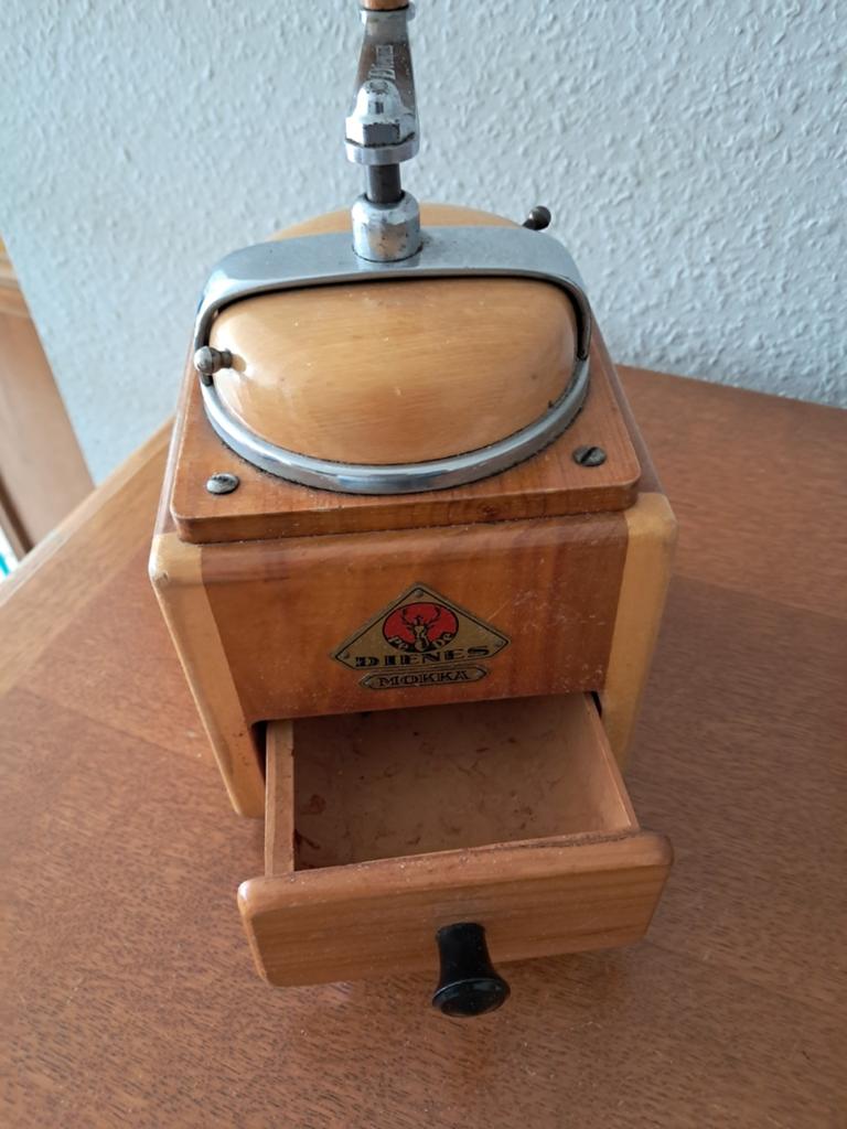 Oude Koffiemolen, Ophalen