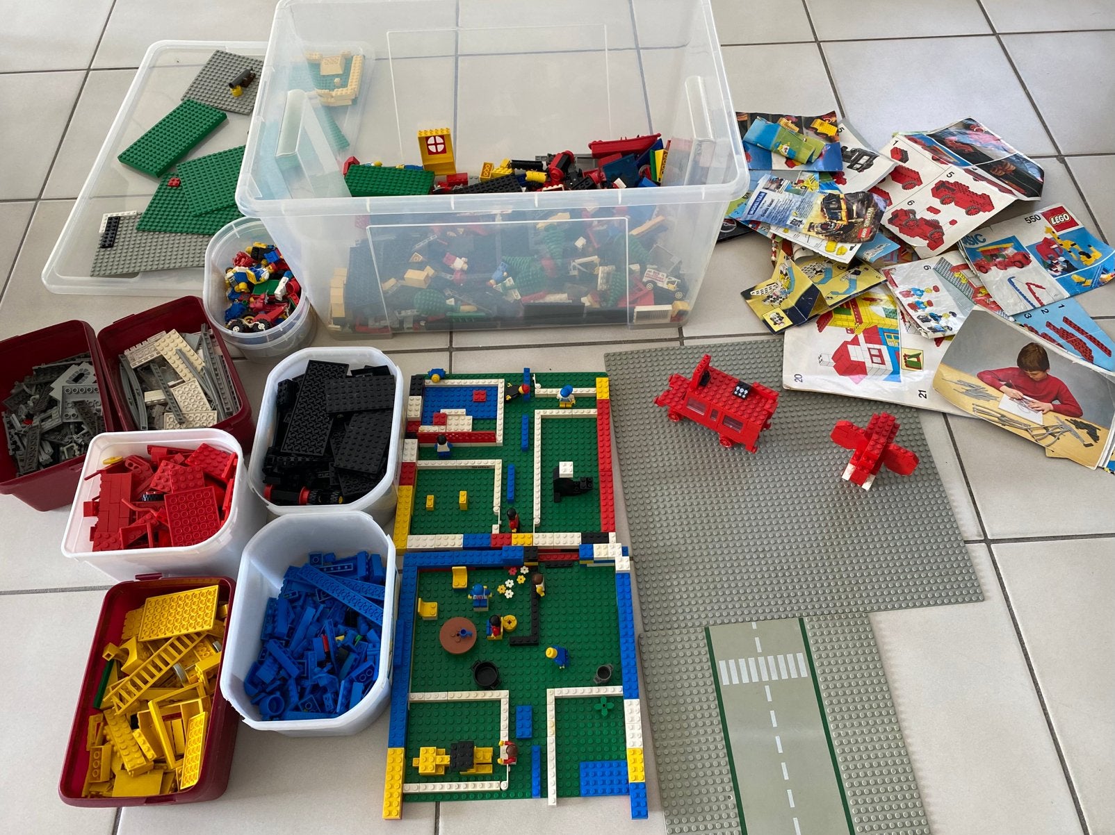 Set lego met diverse bouwplaten en instructieblaadjes, Ophalen, Gebruikt