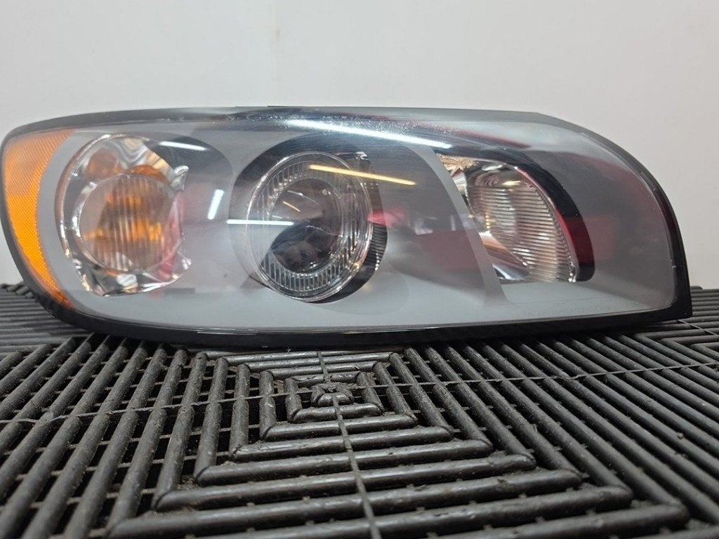 PHARE / OPTIQUE AVANT DROIT Volvo V50 (MW) (|31335240|), Autos : Pièces & Accessoires, Info@volvocars.com, Volvo Car Germany GmbH