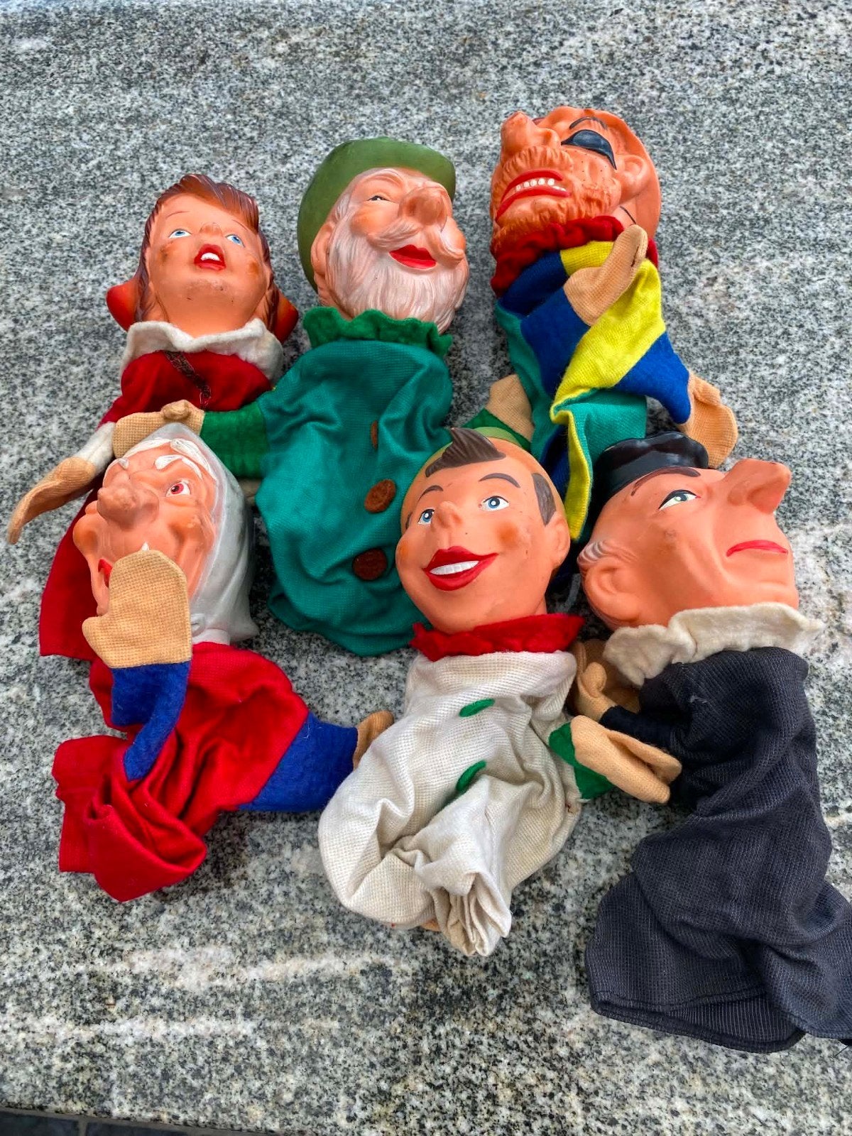 poppenkastpoppen, Ophalen