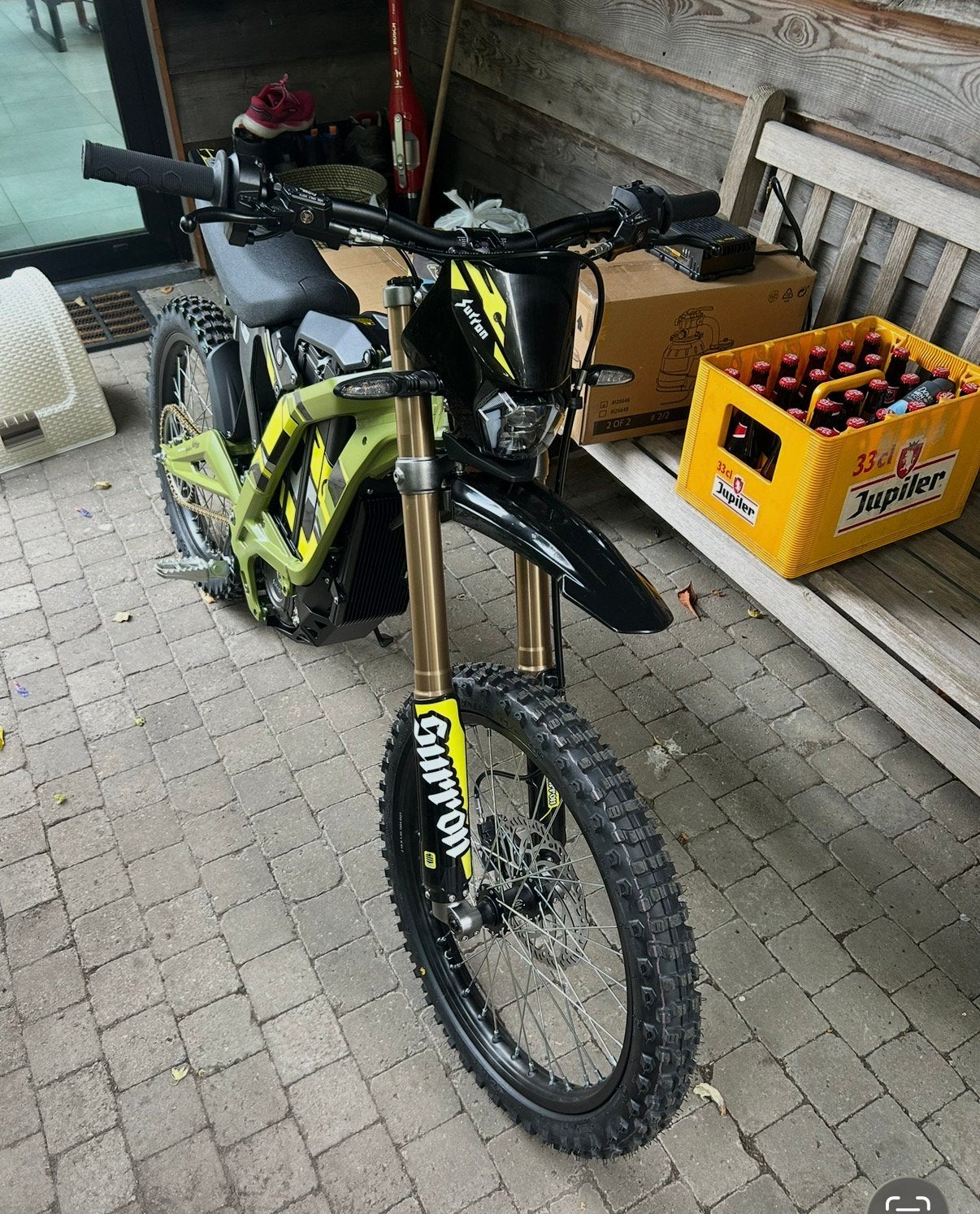 Surron light bee 8kw 2025 - nieuwstaat, Vélos & Vélomoteurs, Enlèvement, Comme neuf