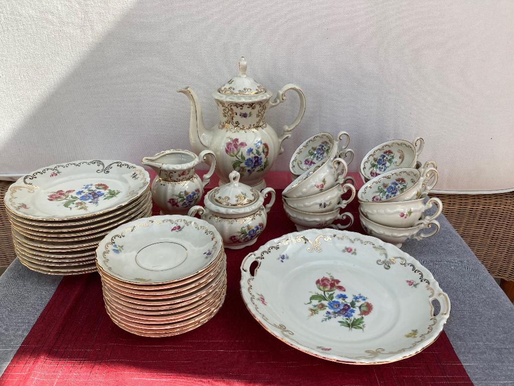 Antieken koffieservies, Ophalen