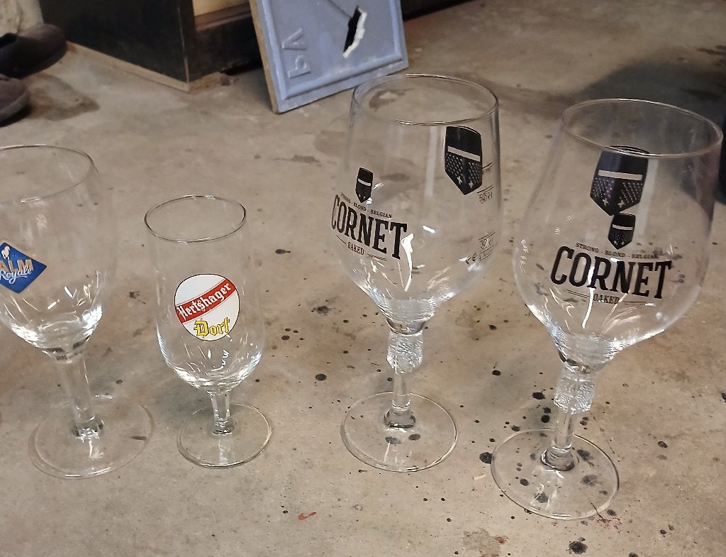 verres à bière, Collections, Enlèvement, Comme neuf, Verre à bière