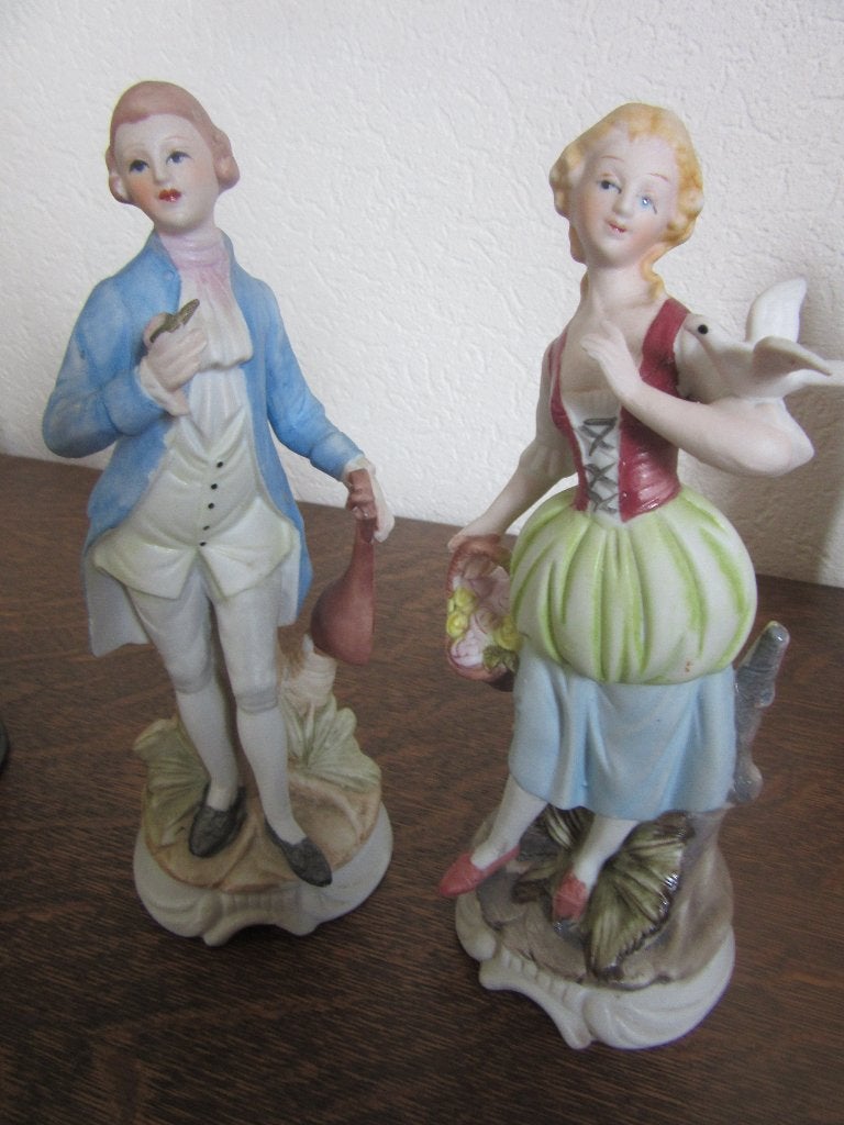 Beeldjes in porselein koppeltjes, Ophalen of Verzenden