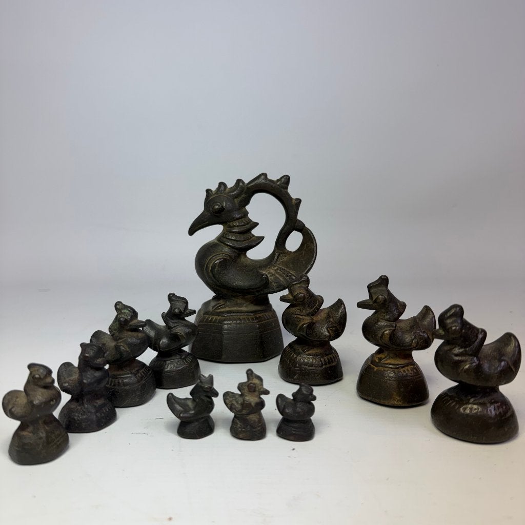Set van 11 Birmese bronzen opiumgewichten uit de 19e eeuw, Antiek en Kunst, Ophalen of Verzenden
