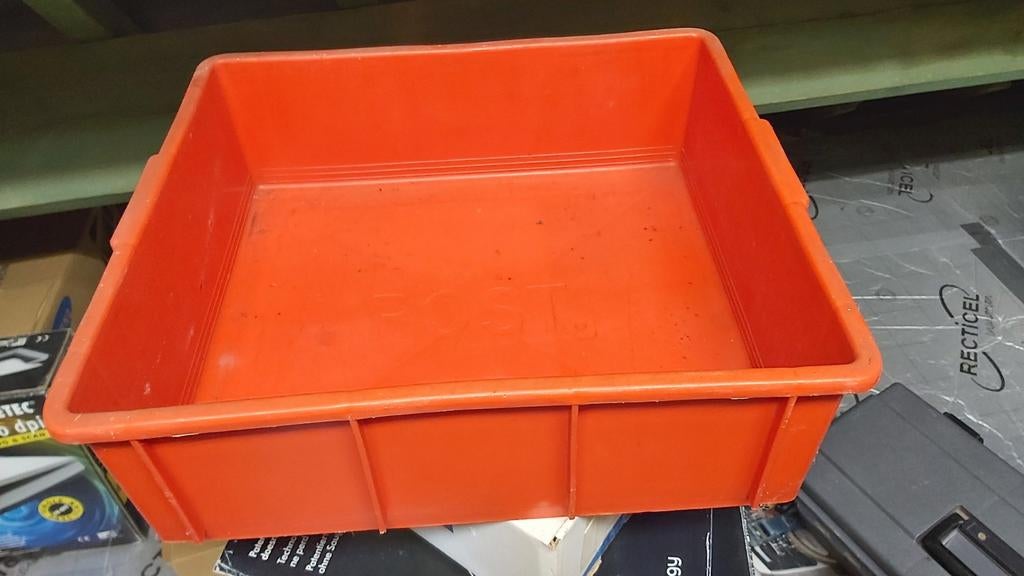 Plastieken kist, Ophalen