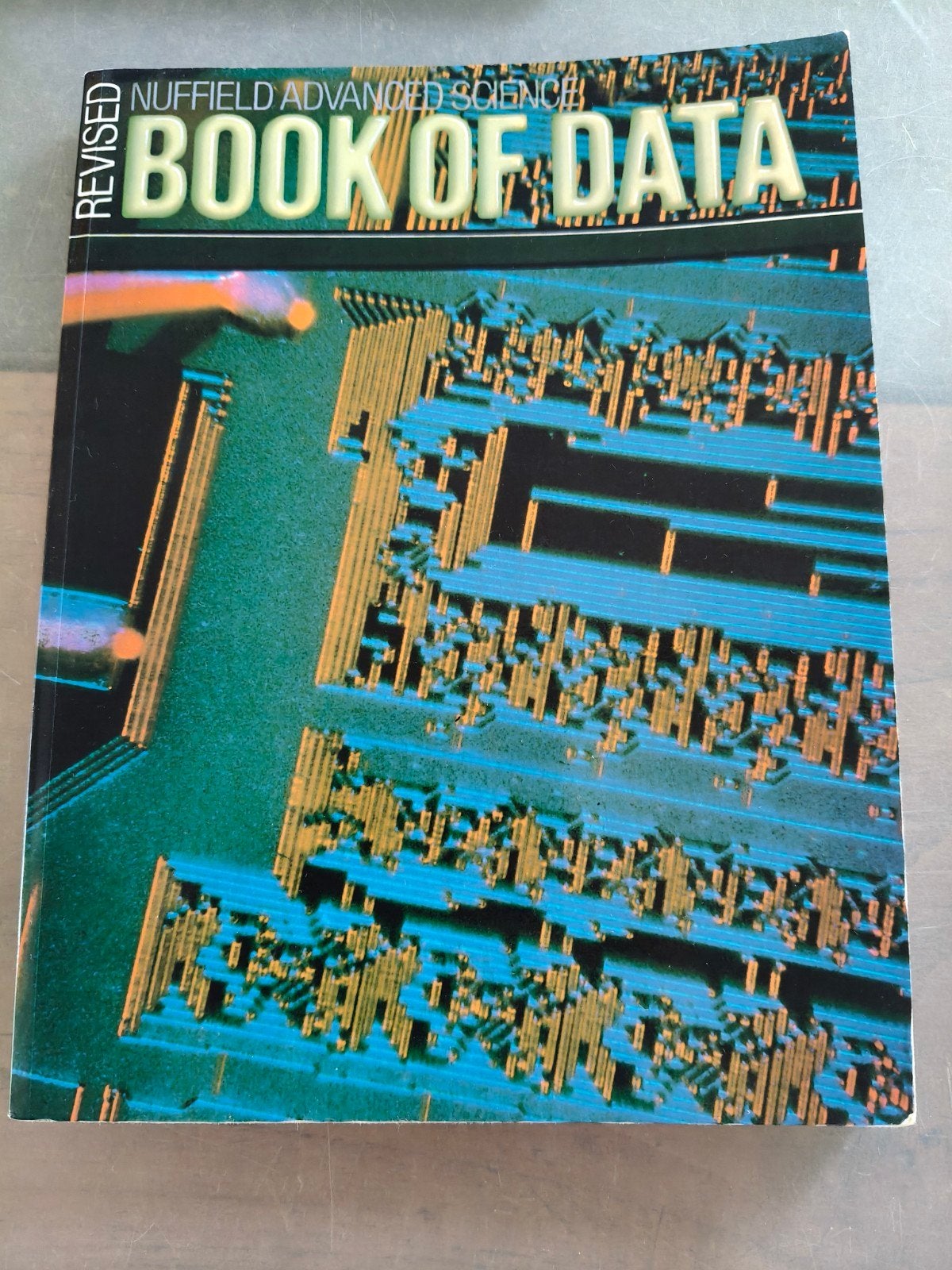 Book of data, Nuffield Advanced Science revised, Autres sciences, Utilisé, Enlèvement ou Envoi, A. W. Brierley